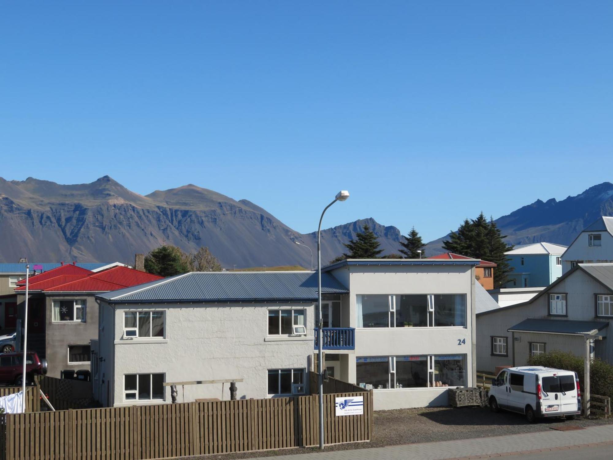 Old Airline Guesthouse Hofn Exterior photo
